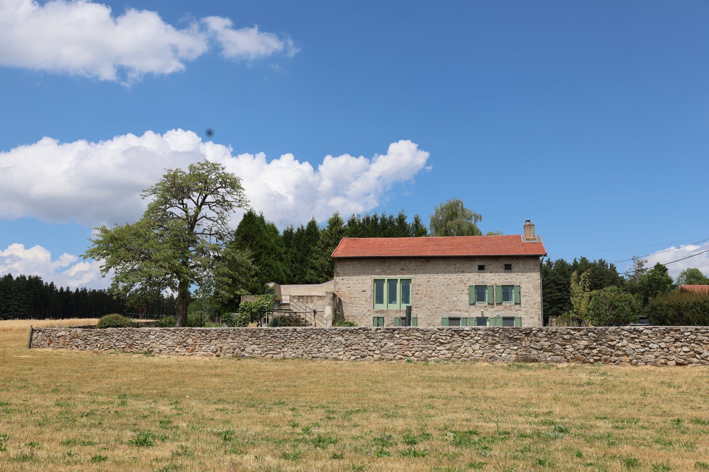 La maison vue de devant